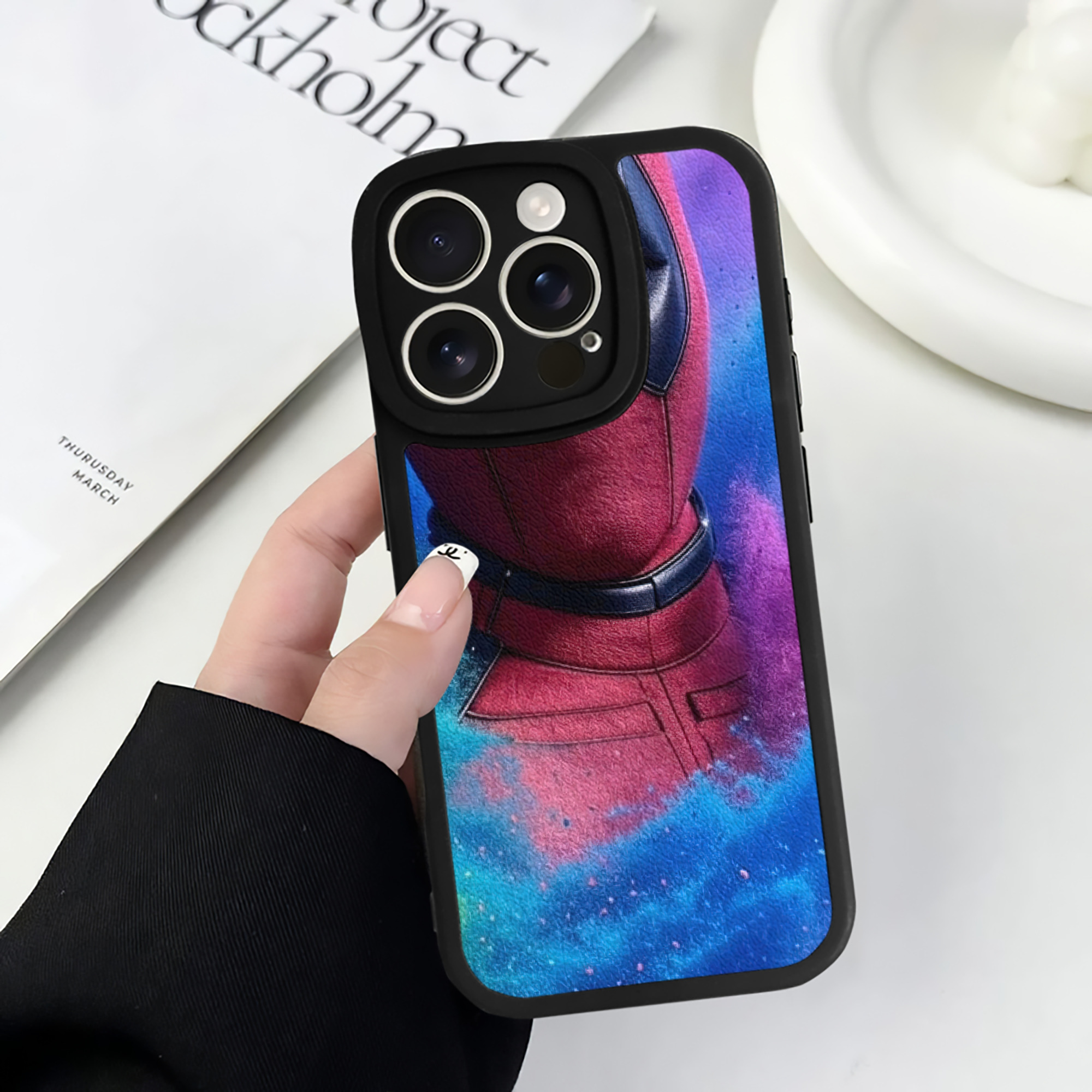 （画像用） Deadpool デッドプール 【iPhone 16シリーズ対応】シリコンスマホケース（レザー調） 材質：シリコン